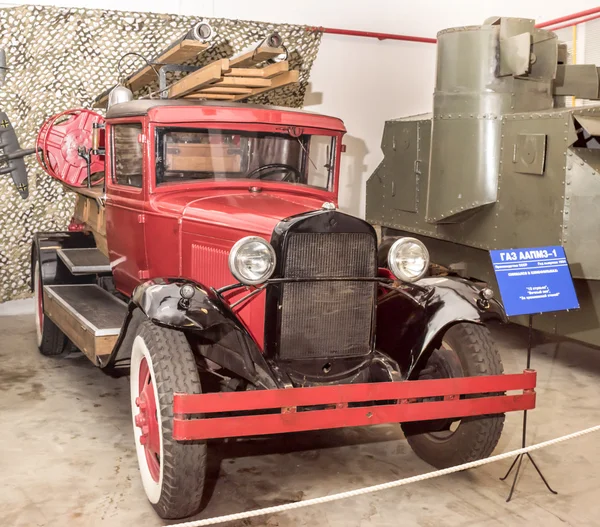 Feuerwehrfahrzeuge gaz aa pmz-1 (1934) im "mosfilm" -Museum — Stockfoto