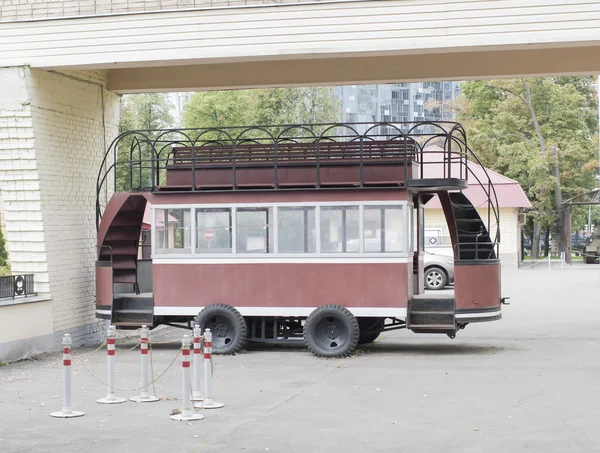 Car horse tram (horse-steel city road) - on the transport wheels — Stock Photo, Image