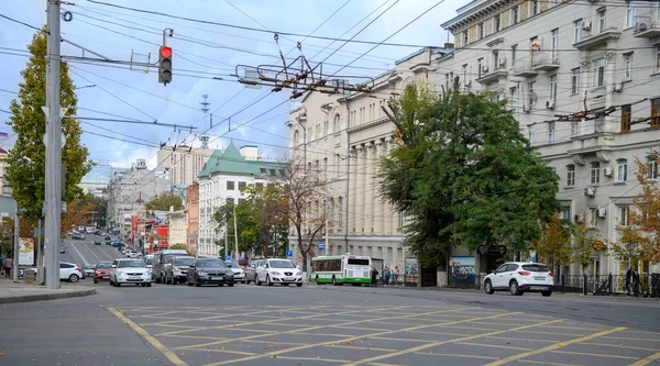 Rostov Don Rusia Octubre 2020 Otoño Llegado Ciudad Peatones Vehículos — Foto de Stock