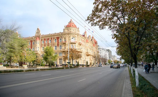 Rosztov Don Oroszország Október 2020 Ősz Jött Városba Gyalogosok Járművek — Stock Fotó