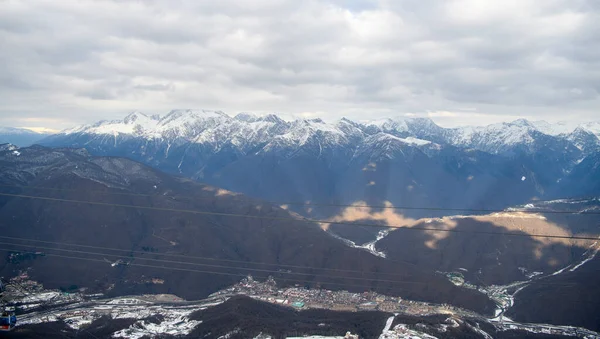 Sotsji Rusland Januari 2021 Skiërs Beklimmen Kabelbaan Het Skigebied Krasnaja — Stockfoto