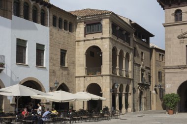  Turist İspanyolca Köyü ziyaret 