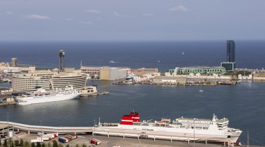 Kargo ve yolcu bağlantı noktası. Barcelona. İspanya