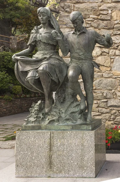 Statue en l'honneur du centenaire de la Nouvelle Réforme — Photo