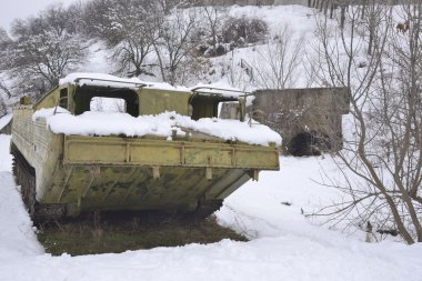 Bir Atom Skloniste girişinde terk edilmiş kayan konveyör