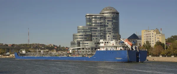 Navios de carga no rio Don em Rostov-on-Don — Fotografia de Stock