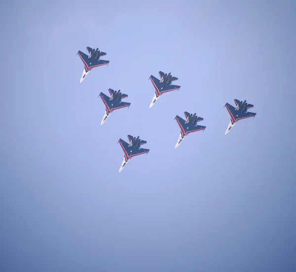Kunstflugteam "Russische Ritter" auf der Su-27 — Stockfoto