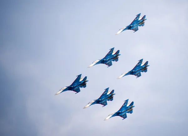 Aerobatic team "Russian Knights" on the Su-27 — Stock Photo, Image