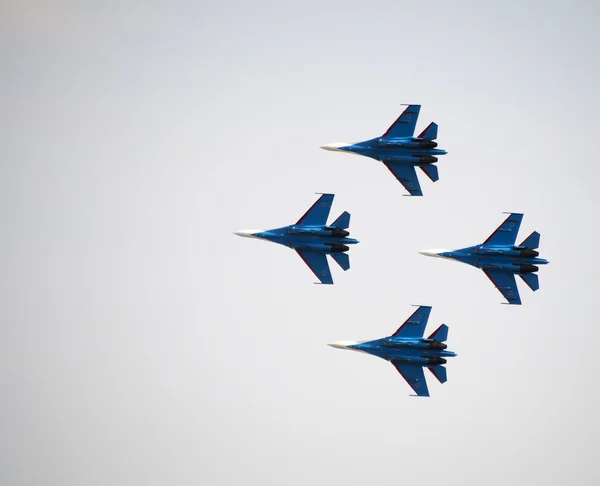 Aerobatic lag "Ryska Knights" på Su-27 — Stockfoto