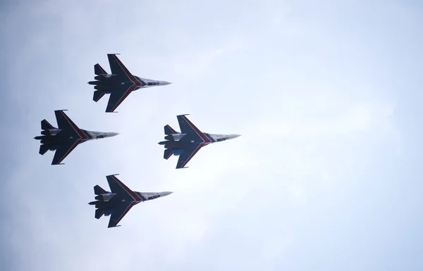 Equipe aeronáutica "Cavaleiros russos" no Su-27 — Fotografia de Stock