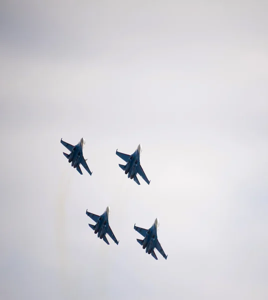 Kunstflugteam "Russische Ritter" auf der Su-27 — Stockfoto