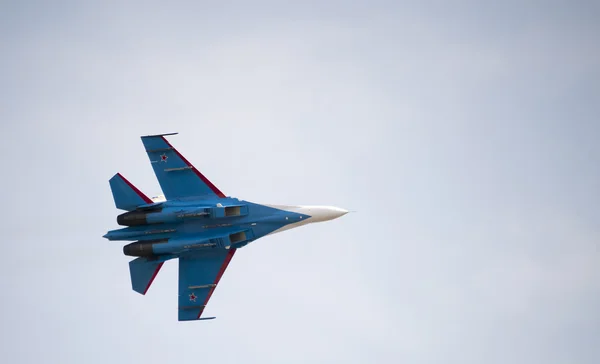 Equipe aeronáutica "Cavaleiros russos" no Su-27 — Fotografia de Stock