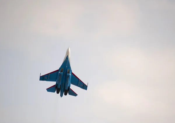 Equipe aeronáutica "Cavaleiros russos" no Su-27 — Fotografia de Stock