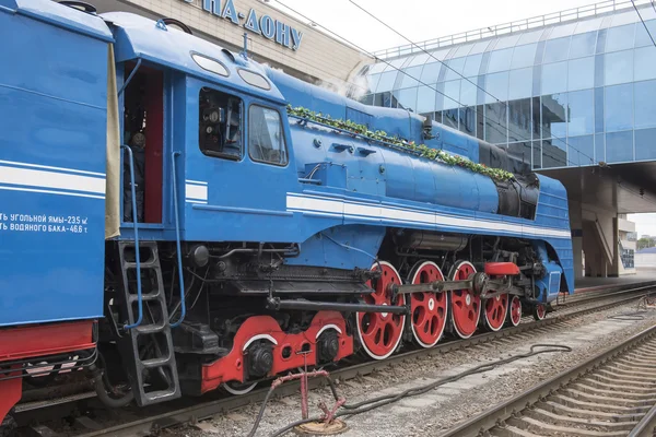 Soviet-speed passenger steam locomotive — Stock Photo, Image