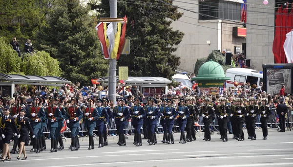 Parada na cześć w siedemdziesiątą rocznicę zwycięstwa 9 maja — Zdjęcie stockowe