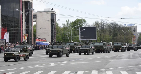 Parada na cześć w siedemdziesiątą rocznicę zwycięstwa 9 maja — Zdjęcie stockowe