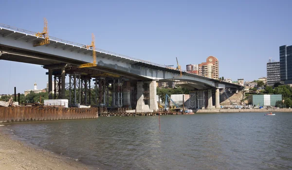 Twee bruggen. bouw van nieuwe en oude herstellen — Stockfoto