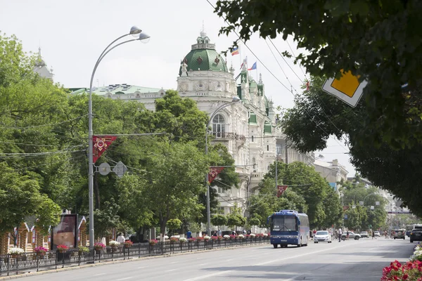 Bolshaya Sadovaya (Velká zahrada) ulice v Rostov na Donu — Stock fotografie