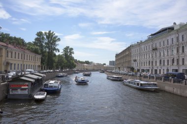 Kanallar yürüyerek ve gemilerde taşıma turist