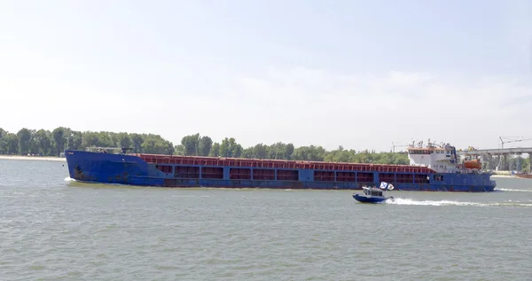 Twee bruggen. Bouw van nieuwe en herstellen oude in Rostov aan de Don — Stockfoto