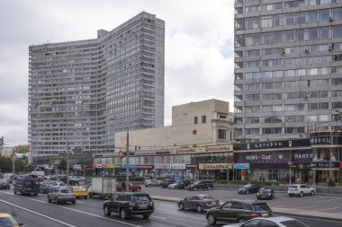  Yayalar ve araçlar hareketli sokaklar  