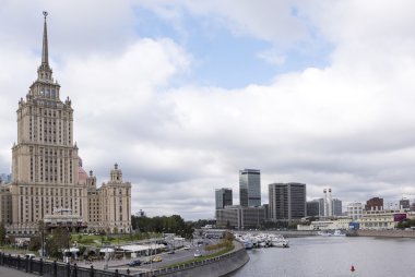  Yayalar ve araçlar hareketli sokaklar  