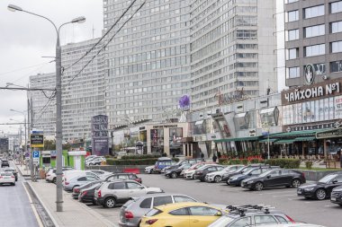  Yayalar ve araçlar hareketli sokaklar  