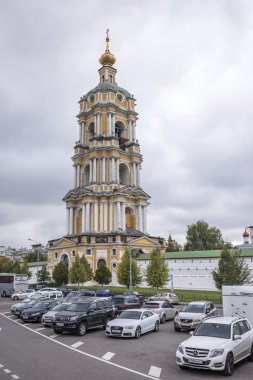  Yayalar ve araçlar hareketli sokaklar  