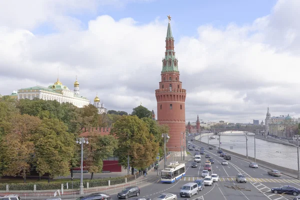 Вид на Кремль с Москвы-реки — стоковое фото