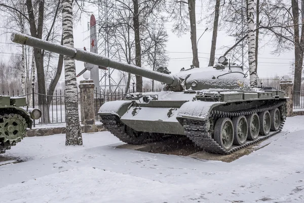 De gemiddelde Sovjet-tank T-62 (jaar van productie 1961-1965) — Stockfoto