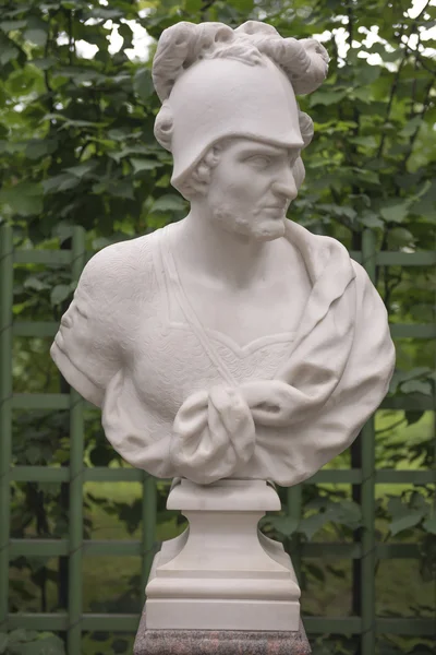 La sculpture "Mars, dieu de la guerre" dans le Jardin d'été — Photo