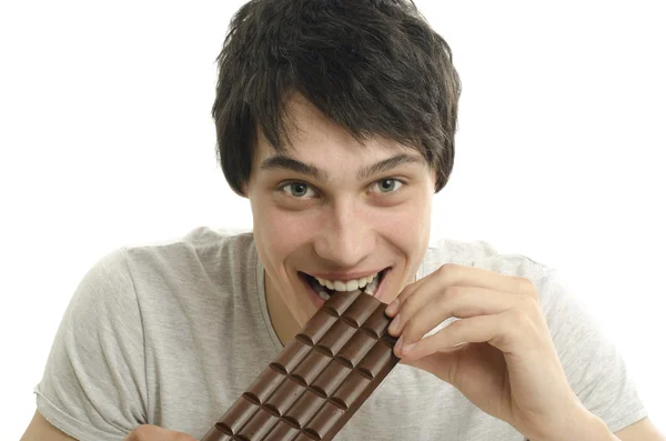 Hombre feliz comiendo un delicioso chocolate y teniendo un poco de azúcar para un día activo —  Fotos de Stock