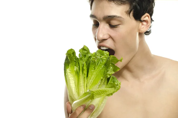 Joven flaco comiendo una ensalada saludable orgánica y dieta. Alimento verde para una vida sana y una dieta perfecta — Foto de Stock
