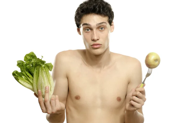 Jeune homme choisissant de manger bio, salade saine et une pomme fraîche pour une alimentation parfaite — Photo