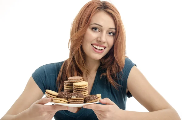 Meisje met plezier en eten veel koekjes, muffins, fondant. Vrouw in liefde met snoep, suikergoed, chocolade en suiker — Stockfoto