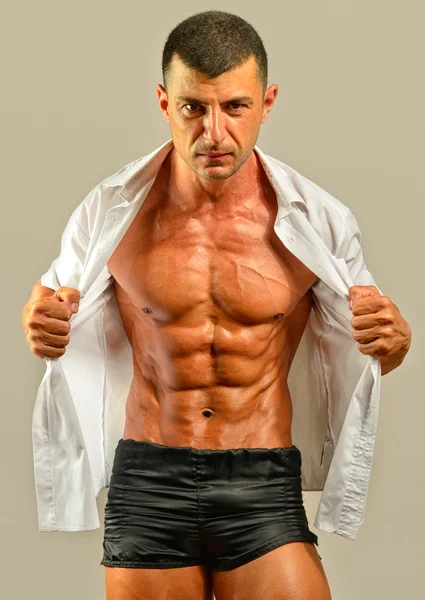 Närbild på perfekta abs. Topless stark kroppsbyggare med sex pac — Stockfoto