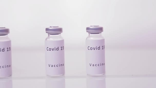 Industriell produktion av förpackningar och frisättning av vaccin mot coronavirus. — Stockvideo