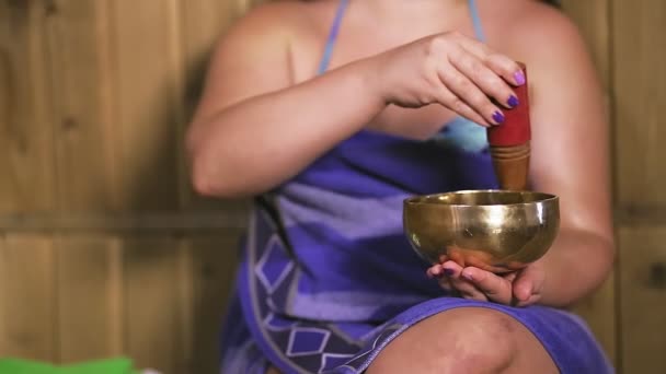 Woman Face Towel Spa Salon Candles Meditates Singing Bowl Medium — Stock Video