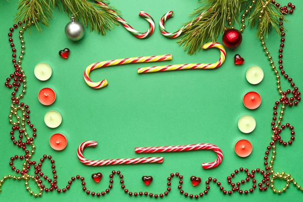 Cadre Noël Avec Caramel Rayé Bougies Branches Pin Avec Des — Photo