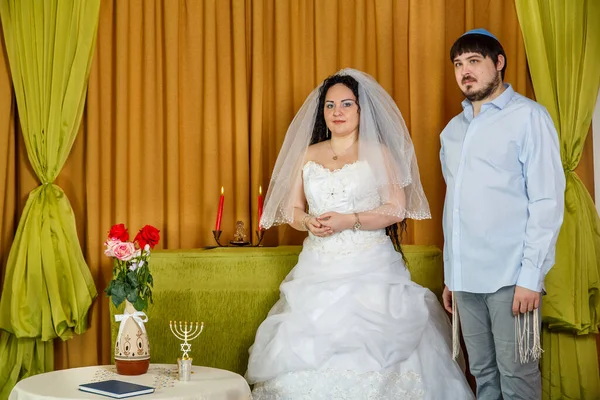 Еврейская Невеста Жених Синагоге Стоят Перед Чупой Время Церемонии Горизонтальное — стоковое фото