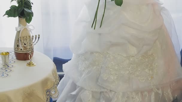 Novia Judía Vestido Novia Velo Con Una Máscara Médica Sala — Vídeos de Stock