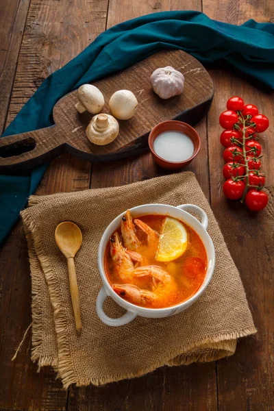 Sopa Tom Ñame Con Los Langostinos Leche Coco Sobre Mesa — Foto de Stock