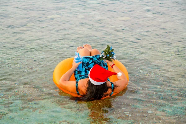 Woman Swimming Ring Santa Claus Hat Cocktail Small Christmas Tree — Stock Photo, Image