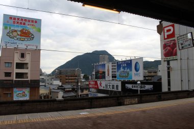 Beppu tren istasyonu, Japonya 'nın onsen veya hotspring başkenti. Haziran 2019 'da çekildi..