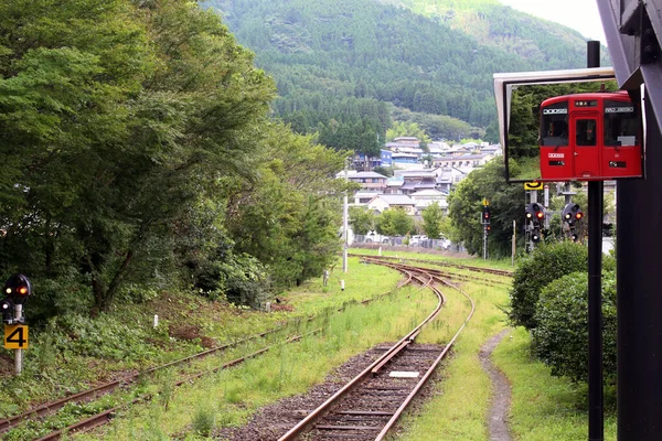 Tren Rojo Que Para Estación Yufuin Oita Japón Tomado Junio — Foto de Stock