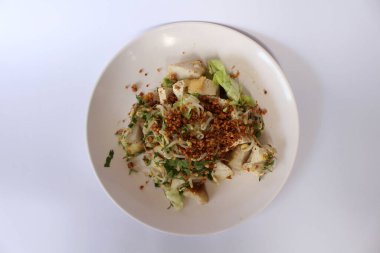 Kupat tahu, yani yapışkan pirinç tofusu, Endonezya geleneksel yemeği..