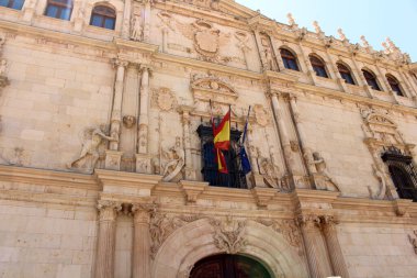 Alcala Katedrali yakınlarındaki cadde (Temmuz 2024 'te çekildi)