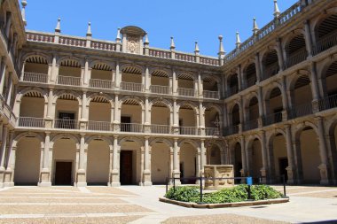 Alcala Katedrali yakınlarındaki cadde (Temmuz 2024 'te çekildi)