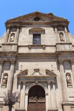 Alcala Katedrali yakınlarındaki cadde (Temmuz 2024 'te çekildi)