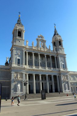 Katedral Santa Maria Real de la Almudena Madrid, İspanya, Temmuz 2024.